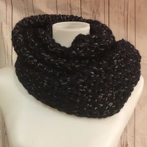 Club Monaco Circle Infinity chunky knit Scarf